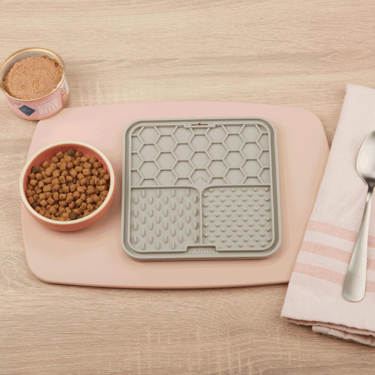 Steps for preparing the cat-friendly Sensitive Snacktime recipe using Blue Buffalo cat food