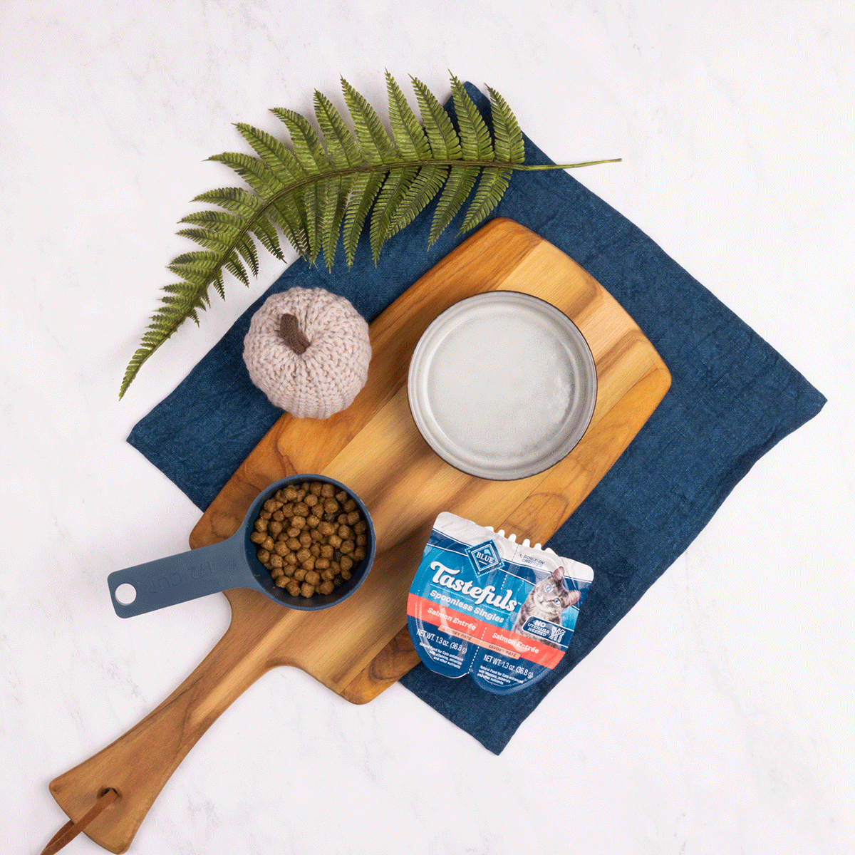 A gif of someone making the recipe using a measuring cup of Tastefuls dry cat food, Tastefuls Spoonless Singles wet cat food, and a bowl.